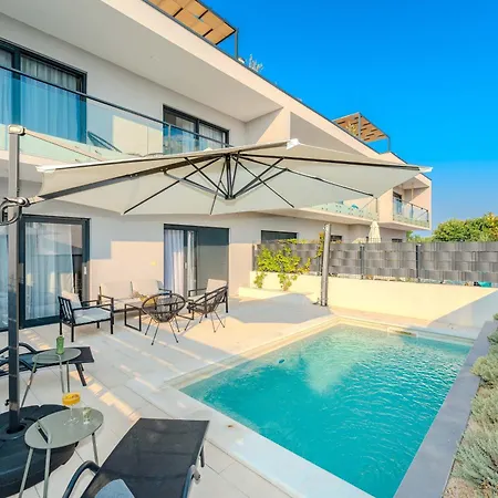 Beachfront Azzurro With Seaview Вилла *
