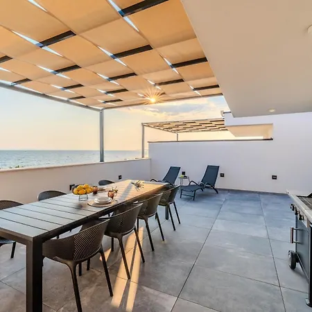 Вилла Beachfront Azzurro With Seaview *