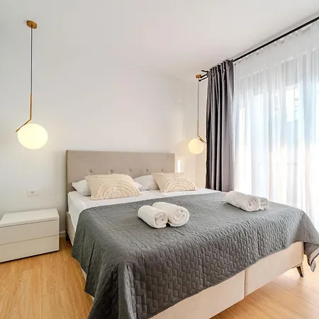 Vila Beachfront Azzurro With Seaview