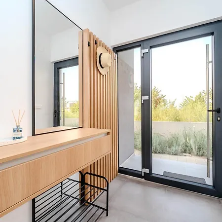 Beachfront Azzurro With Seaview Vila *