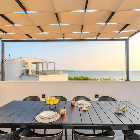 Vila Beachfront Azzurro With Seaview