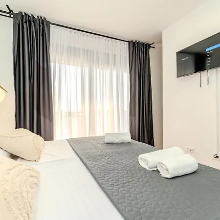 Beachfront Azzurro With Seaview Vila