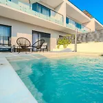 Beachfront Azzurro With Seaview