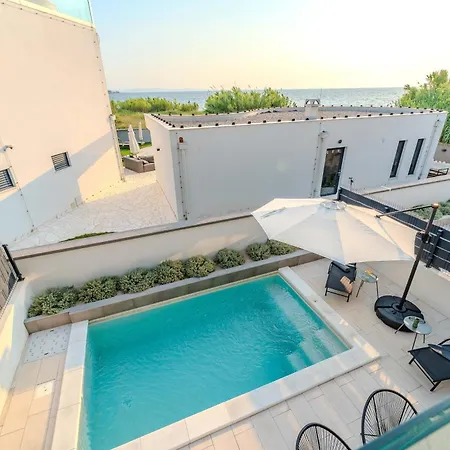 Beachfront Azzurro With Seaview *