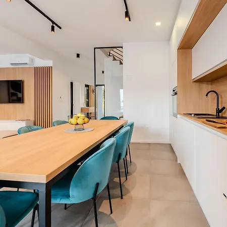 Beachfront Azzurro With Seaview