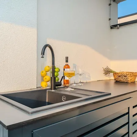 Beachfront Azzurro With Seaview Privlaka (Zadar)