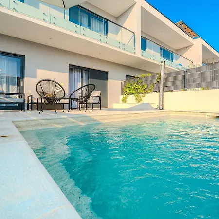 Beachfront Azzurro With Seaview