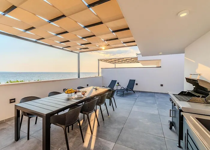 Vila Beachfront Azzurro With Seaview *