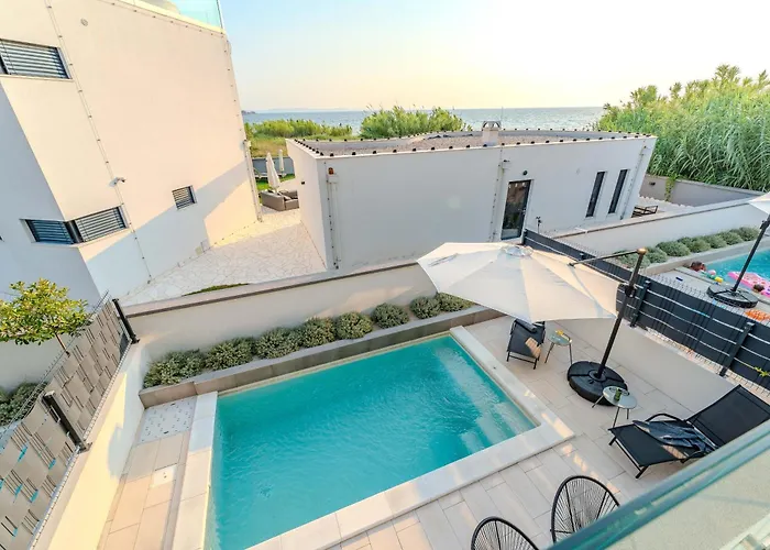 Beachfront Azzurro With Seaview *