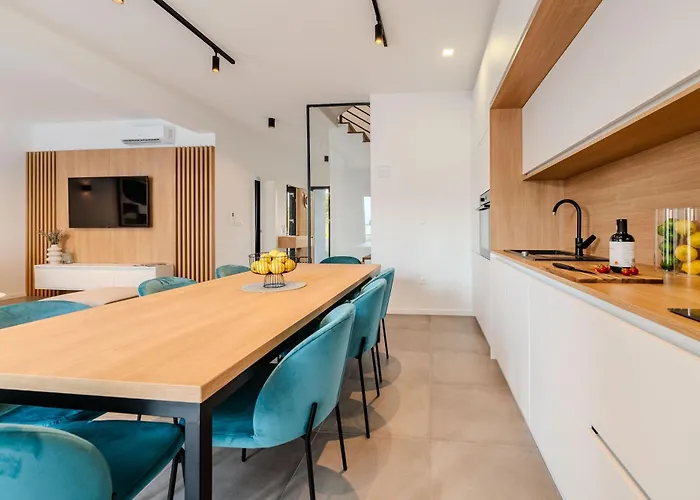 Beachfront Azzurro With Seaview