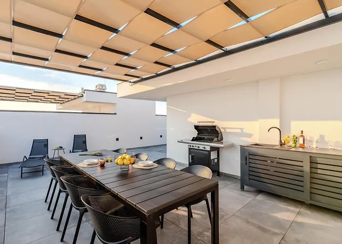 Beachfront Azzurro With Seaview *