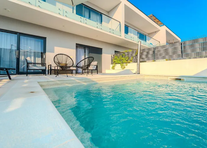 Beachfront Azzurro With Seaview